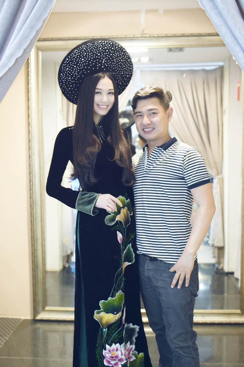 Khánh My mặc áo dài, đội mấn 'khủng' - ảnh 4